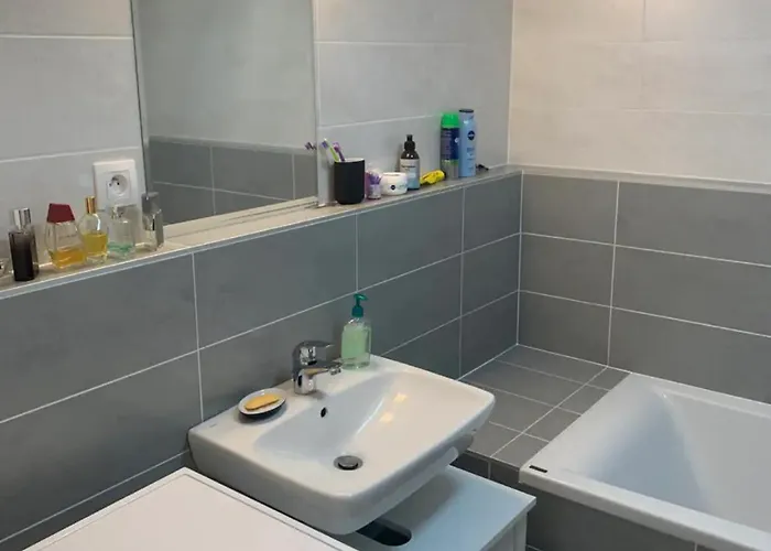 Amazing View-18th Floor-2 Bedrooms Flat - Free Parking *