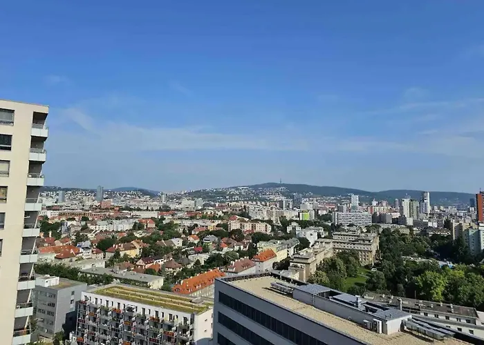 Amazing View-18th Floor-2 Bedrooms Flat - Free Parking *